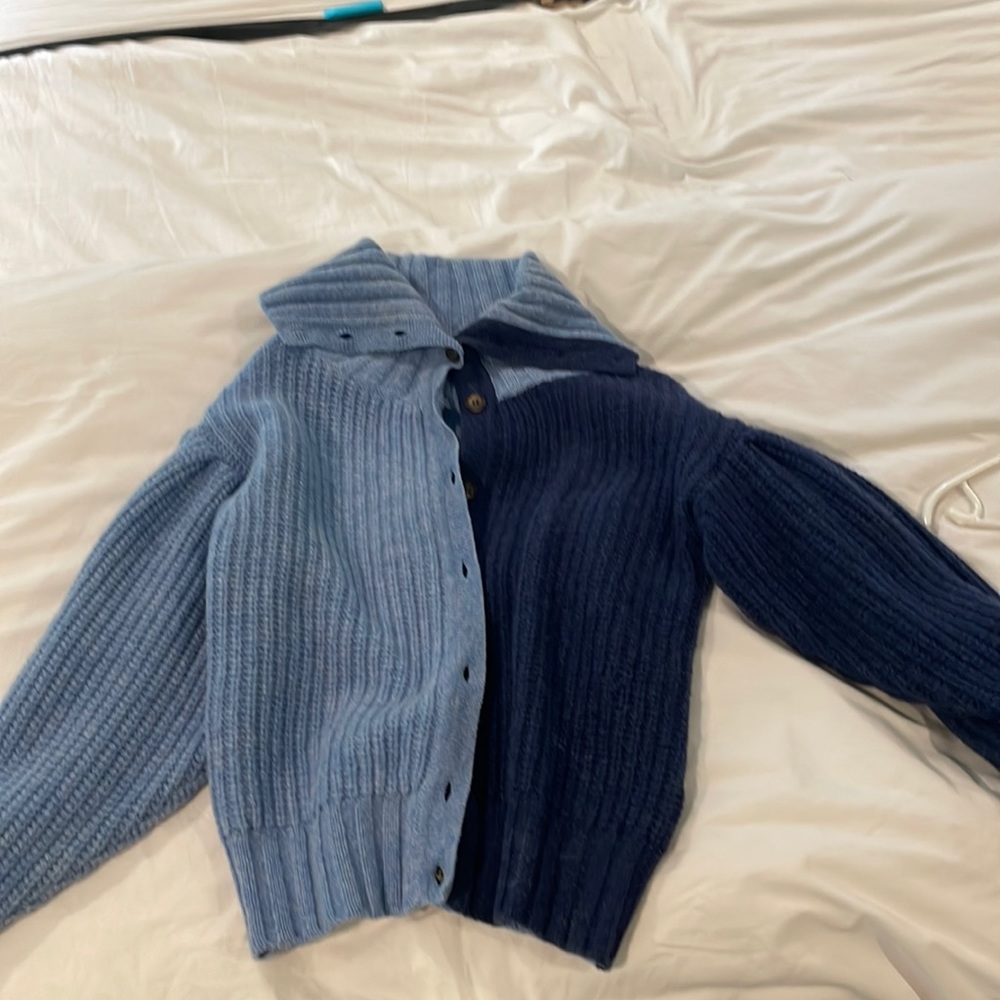 Something navy two tone sweater size xs. Warn once